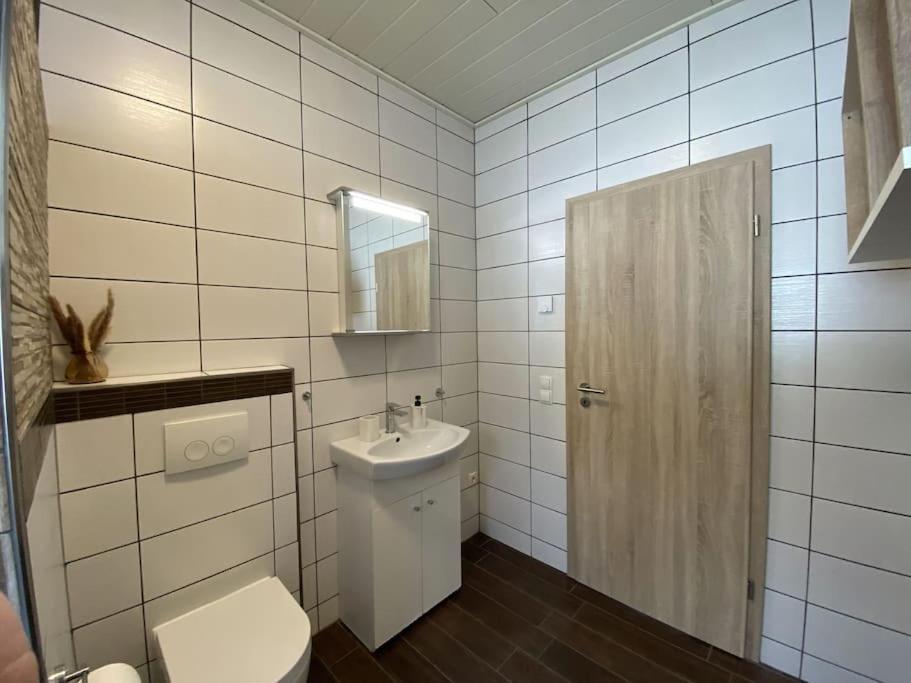 Neu Apartment In Schloss Naehe,Parkplatz, Netflix Sögel Екстериор снимка